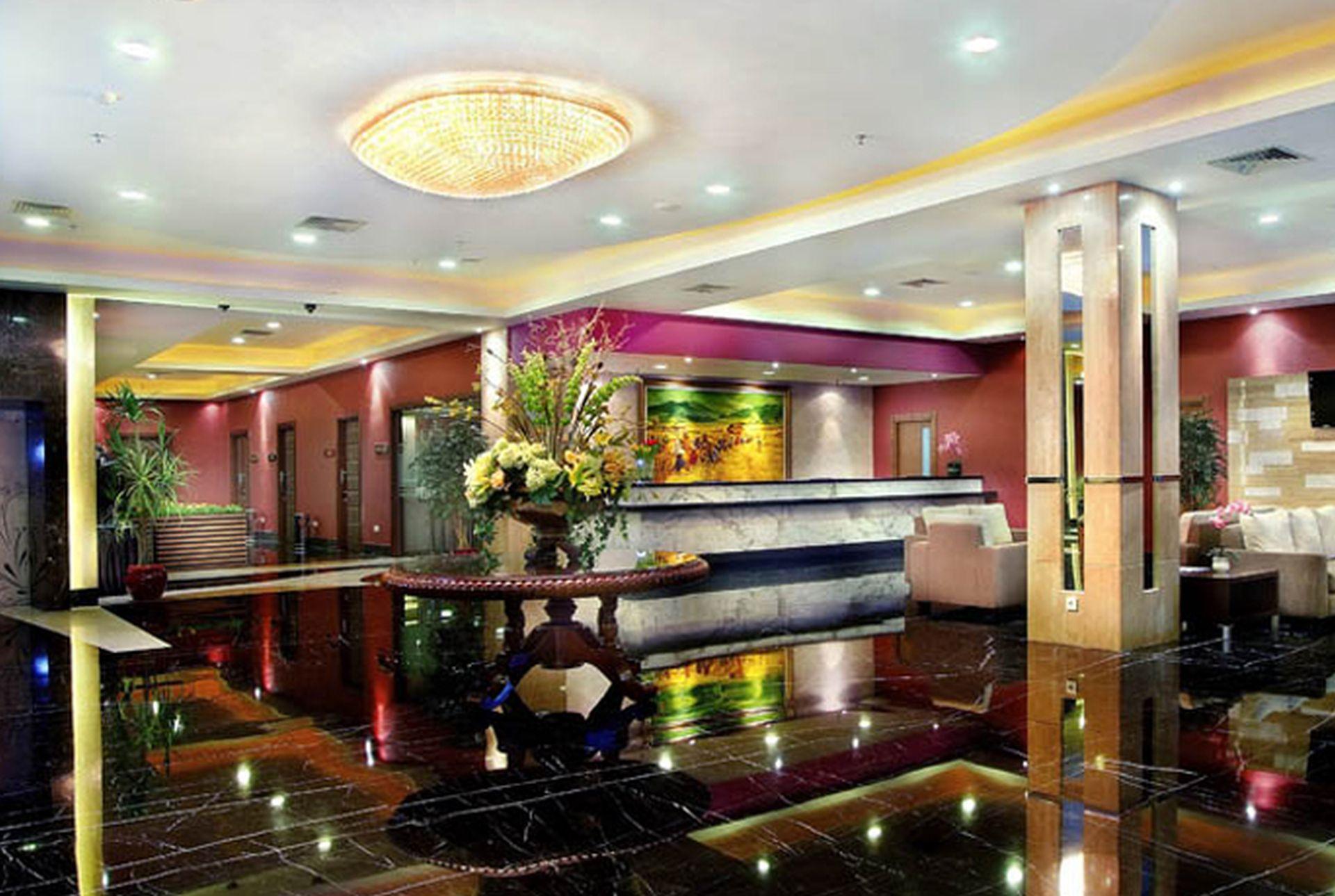 Royal Palm Hotel & Conference Center Cengkareng Jakarta Exterior foto